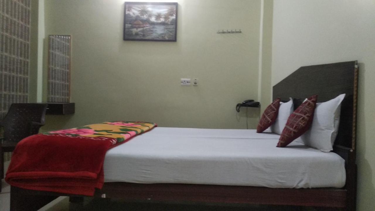 Hotel Giriraj Inn Varanasi Exterior foto