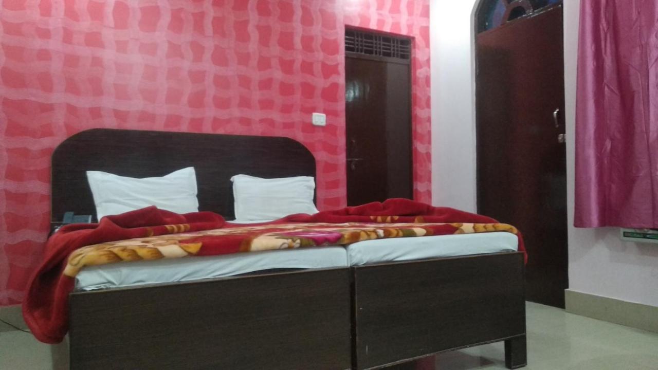Hotel Giriraj Inn Varanasi Exterior foto