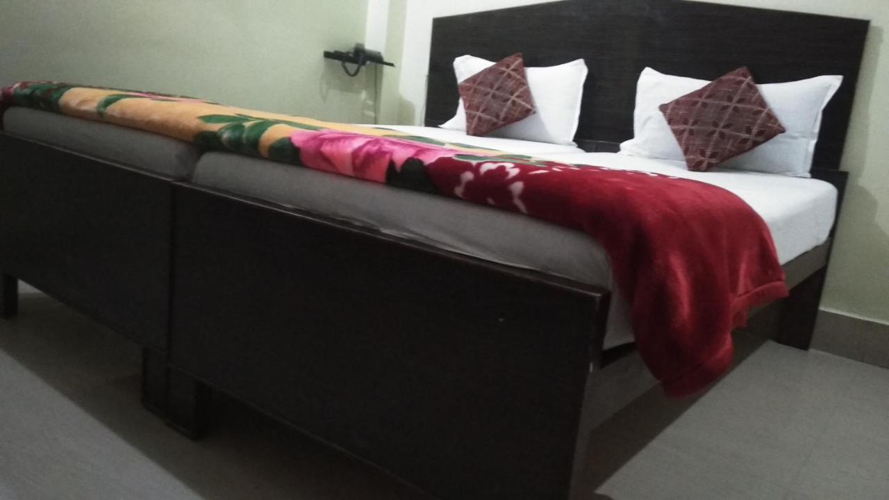 Hotel Giriraj Inn Varanasi Exterior foto